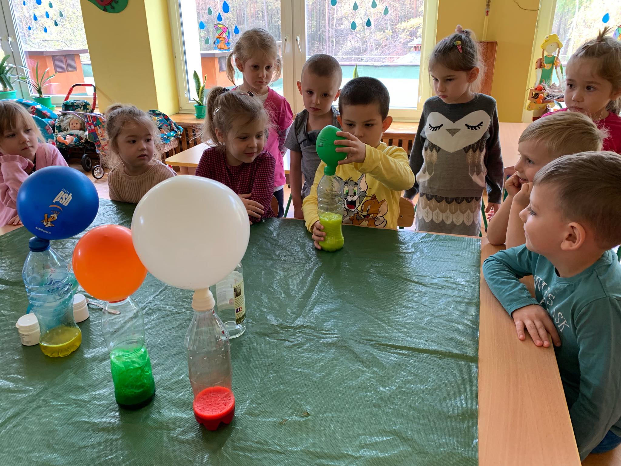 Jak nadmuchać balon sodą i octem?,,Muchomorki