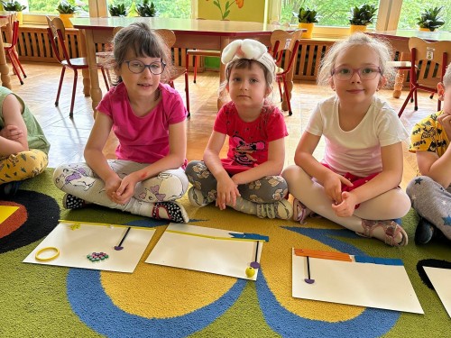 Wakacyjne krajobrazy z darów Froebla