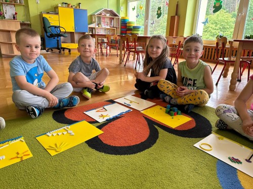 Wakacyjne krajobrazy z darów Froebla