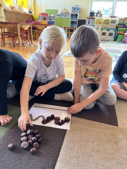 Jesienne zabawy z kasztanami