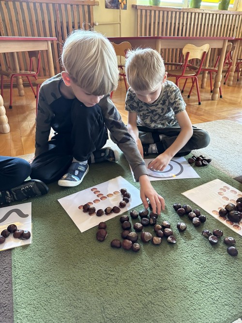 Jesienne zabawy z kasztanami