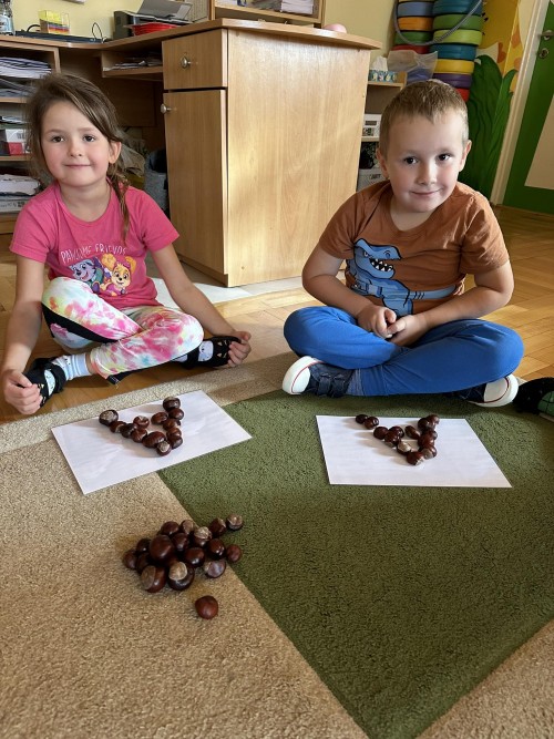 Jesienne zabawy z kasztanami