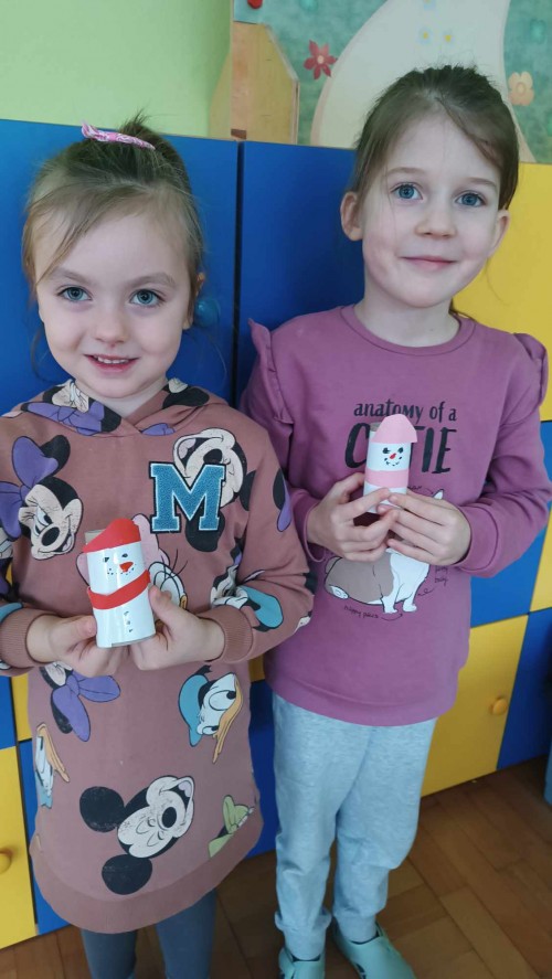 Praca plastyczna - bałwanki